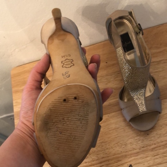 Glint Gold Sequin and Satin Heels Size 6.5 - Picture 12 of 14